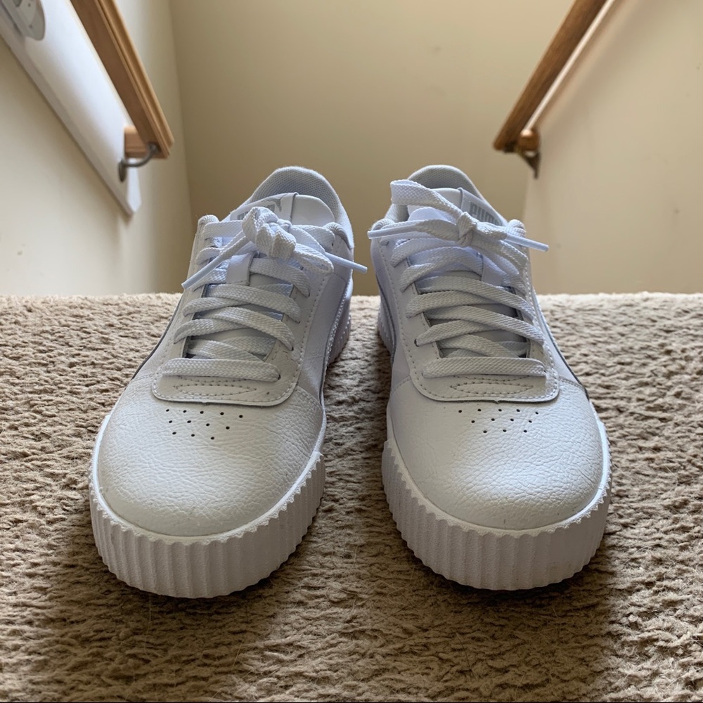 Women’s Carina white leather puma sneaker. Still available!